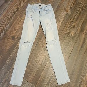 Super stretch ripped jeans